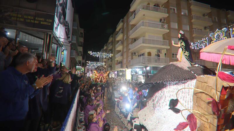 Les carrosses i un magnífic castell de focs artificials posen el fermall final a unes brillants Festes Majors Patronals 2023