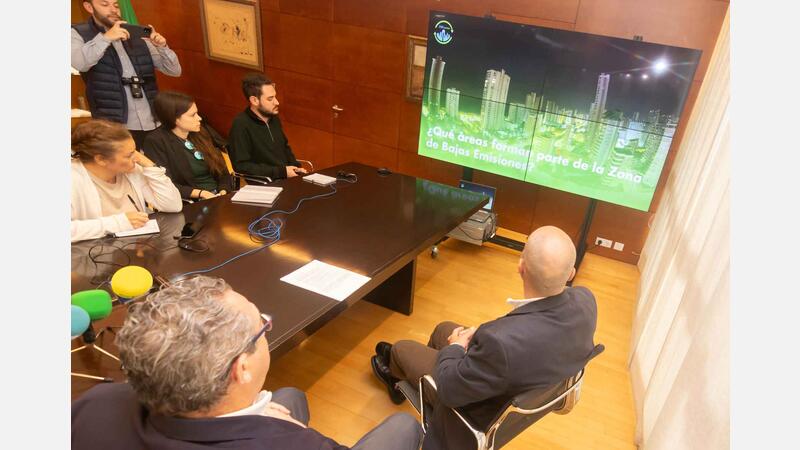 Benidorm ultima el despliegue tecnológico para iniciar las pruebas de la Zona de Bajas Emisiones a partir del 1 de enero