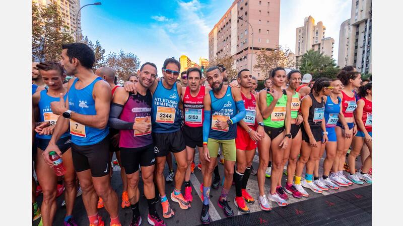 4.800 corredores participan en la Benidorm Half, la fiesta del deporte