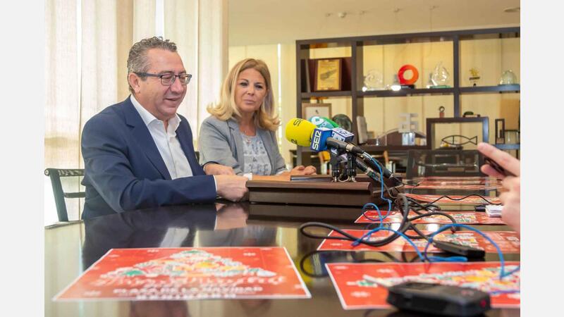 Toni Pérez alcalde de Benidorm y Mariló Cebreros concejala de Fiestas.