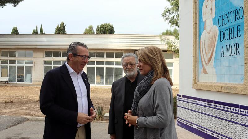 El alcalde acompaña a la vicepresidenta segunda del Consell en su visita al Centro Doble Amor