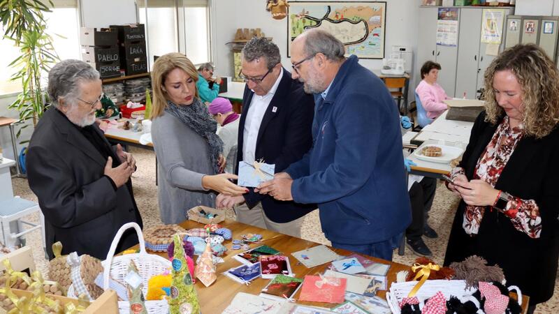 El alcalde acompaña a la vicepresidenta segunda del Consell en su visita al Centro Doble Amor