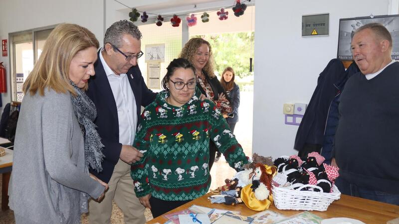 El alcalde acompaña a la vicepresidenta segunda del Consell en su visita al Centro Doble Amor
