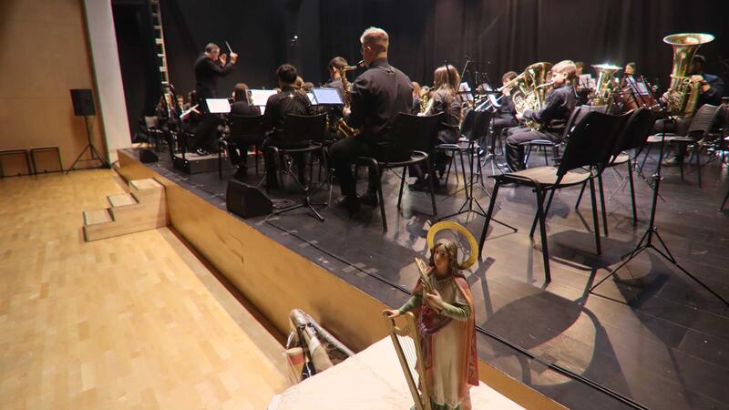 Great reception for the concert of Santa Cecilia by S.M. La Nova in a crowded Cultural Center