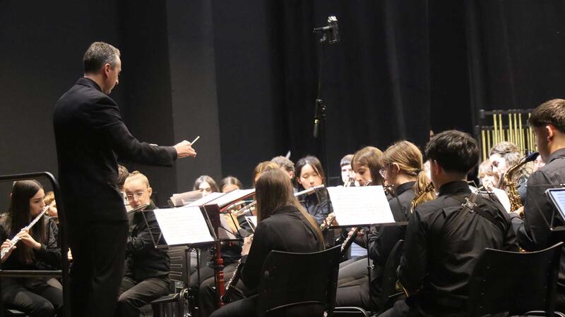 Great reception for the concert of Santa Cecilia by S.M. La Nova in a crowded Cultural Center