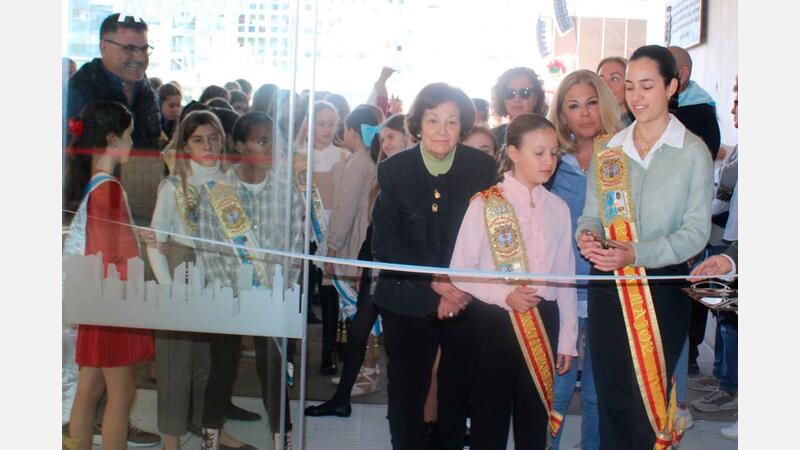Benidorm suma un nou atractiu a la plaça de Nadal amb la inauguració del Betlem Municipal