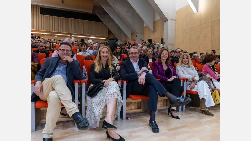 Benidorm premia el rendimiento académico de 84 estudiantes de Primaria y Secundaria