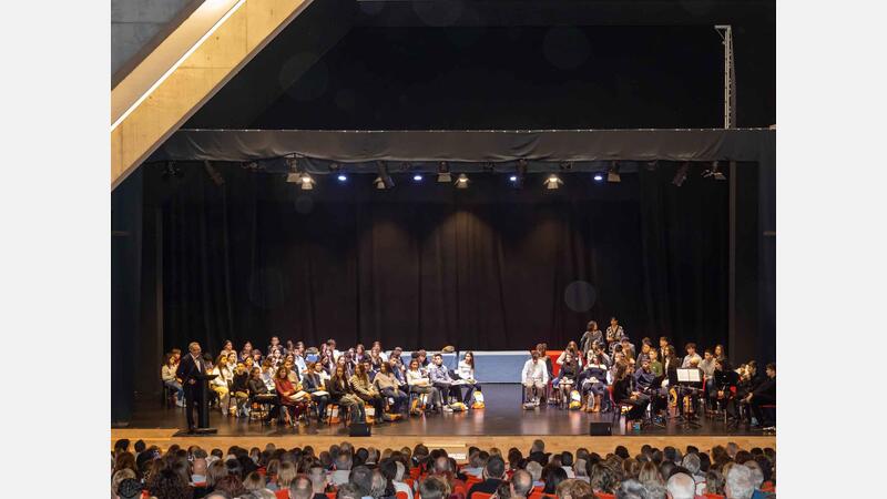 Benidorm premia el rendimiento académico de 84 estudiantes de Primaria y Secundaria