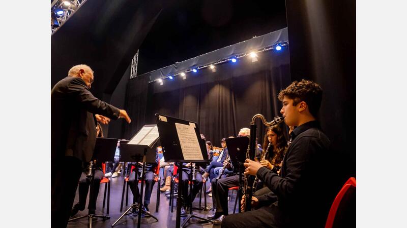 Benidorm premia el rendimiento académico de 84 estudiantes de Primaria y Secundaria