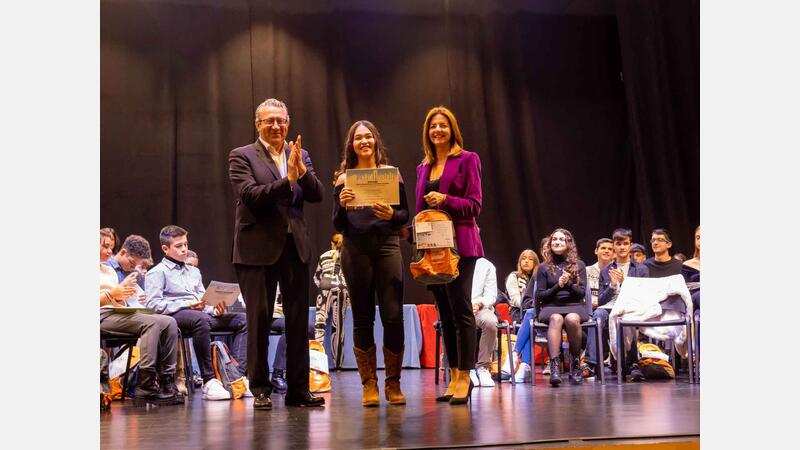 Benidorm premia el rendimiento académico de 84 estudiantes de Primaria y Secundaria