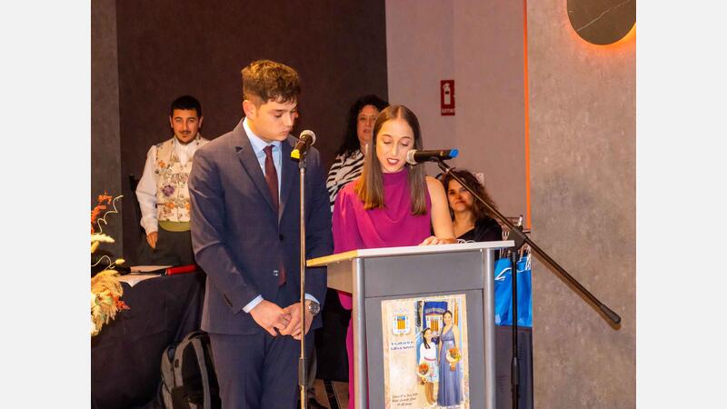 Olaya García y Ariadna Orgiles, máximas representantes de la Falla del Rincón de Loix de Benidorm