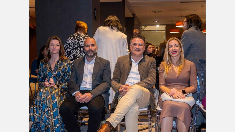 Olaya García y Ariadna Orgiles, máximas representantes de la Falla del Rincón de Loix de Benidorm