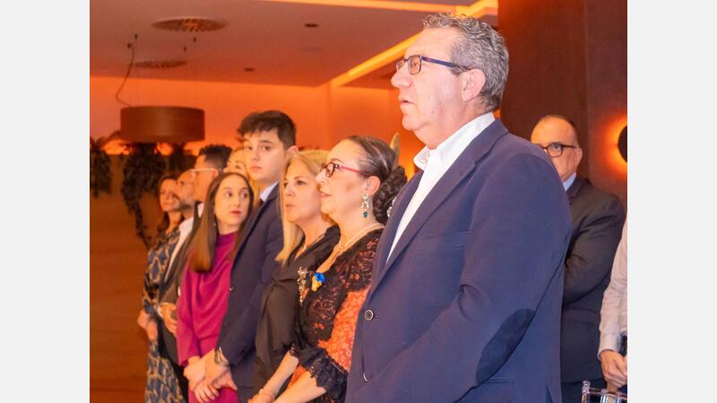 Olaya García y Ariadna Orgiles, máximas representantes de la Falla del Rincón de Loix de Benidorm