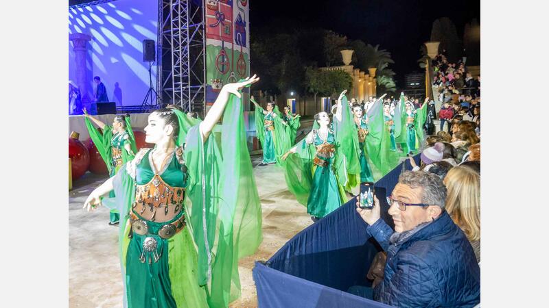 Milers de xiquets i xiquetes reben amb il·lusió als Reis Mags a Benidorm