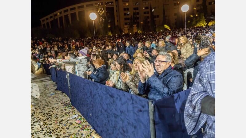 Milers de xiquets i xiquetes reben amb il·lusió als Reis Mags a Benidorm