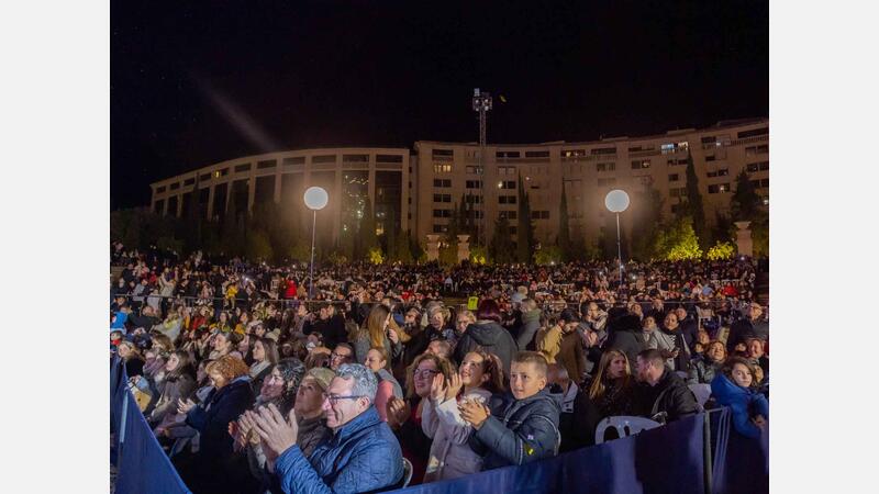 Milers de xiquets i xiquetes reben amb il·lusió als Reis Mags a Benidorm