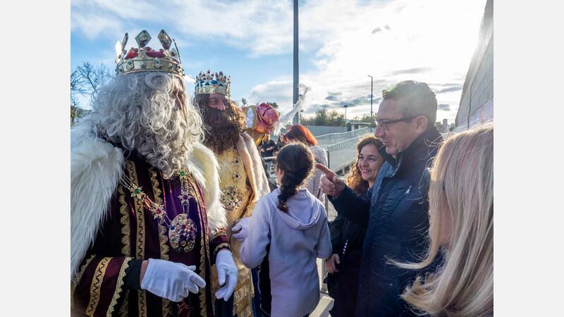 Milers de xiquets i xiquetes reben amb il·lusió als Reis Mags a Benidorm