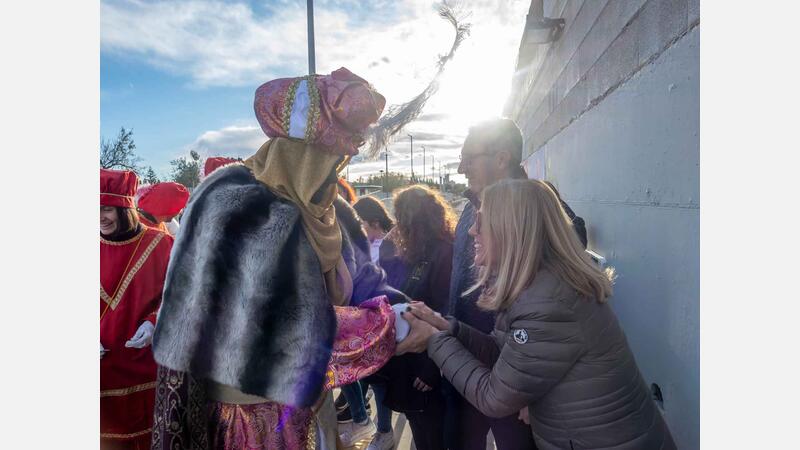 Milers de xiquets i xiquetes reben amb il·lusió als Reis Mags a Benidorm