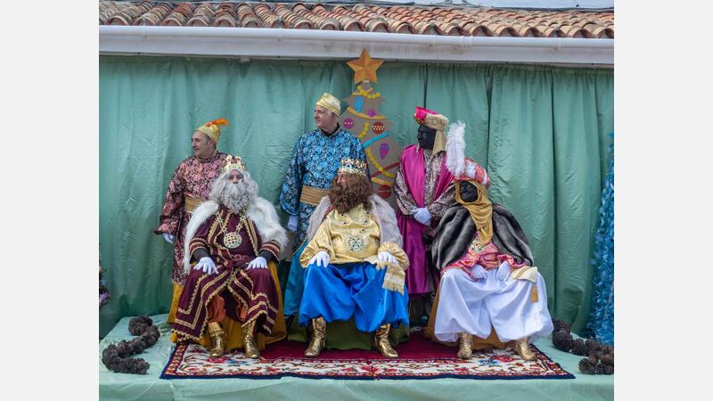 Milers de xiquets i xiquetes reben amb il·lusió als Reis Mags a Benidorm