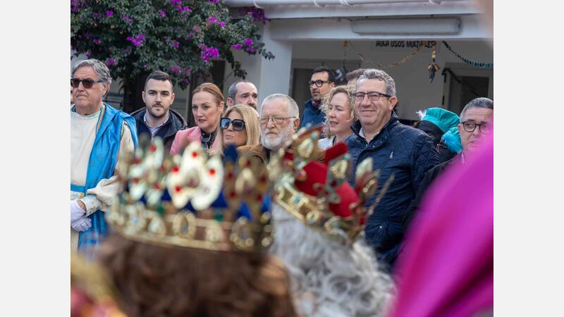 Milers de xiquets i xiquetes reben amb il·lusió als Reis Mags a Benidorm