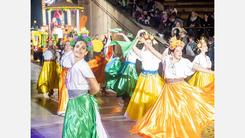 Milers de xiquets i xiquetes reben amb il·lusió als Reis Mags a Benidorm
