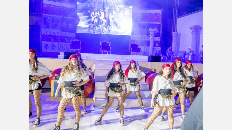 Milers de xiquets i xiquetes reben amb il·lusió als Reis Mags a Benidorm