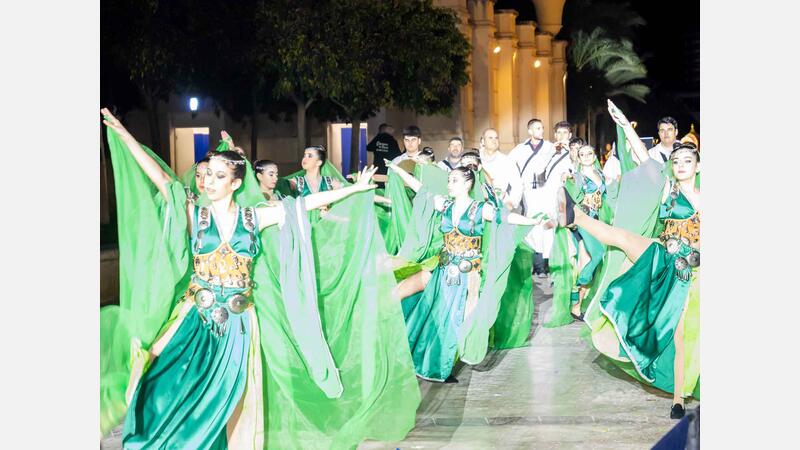 Milers de xiquets i xiquetes reben amb il·lusió als Reis Mags a Benidorm