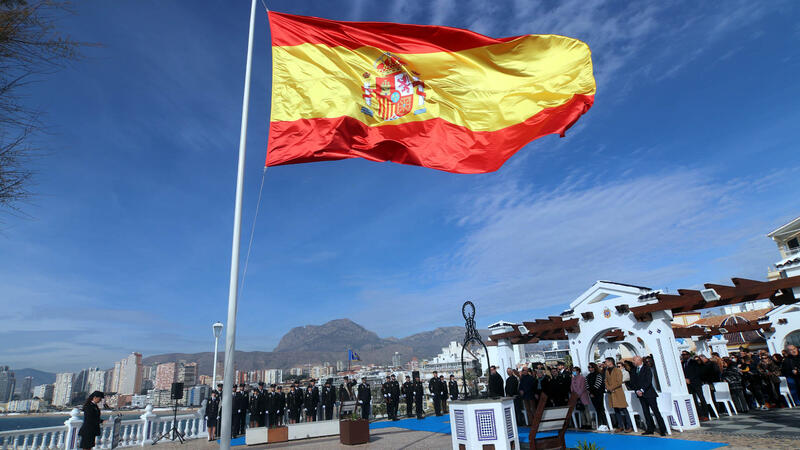 Benidorm arropa a la Policía Nacional en el 200 aniversario de su fundación