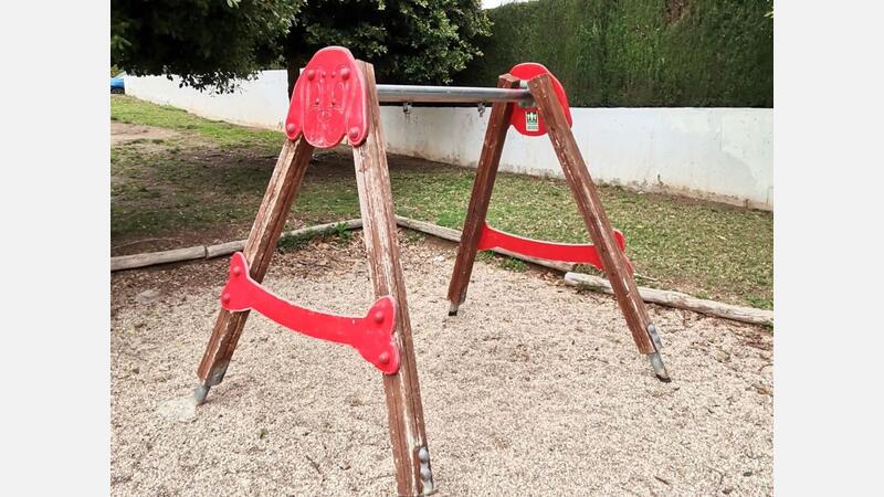 El PSOE denuncia el estado de abandono de los parques infantiles de Benidorm