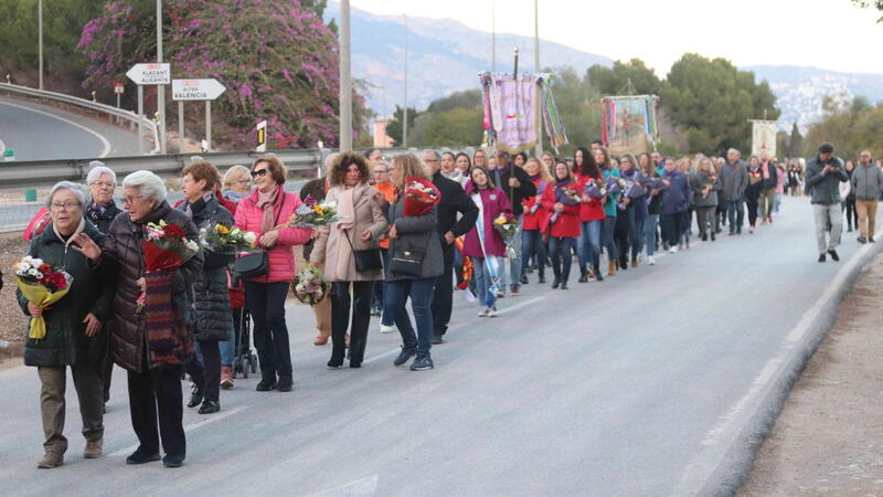 Benidorm celebrates the festival of Sant Antoni with the pilgrimage and offering to the saint in the Ermita de Sanz and the proclamation by Vicente Fuster