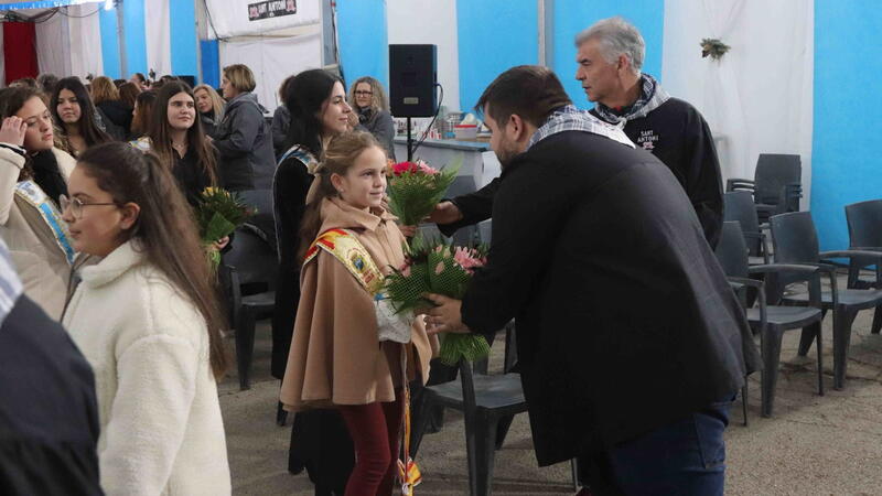 Benidorm celebrates the festival of Sant Antoni with the pilgrimage and offering to the saint in the Ermita de Sanz and the proclamation by Vicente Fuster