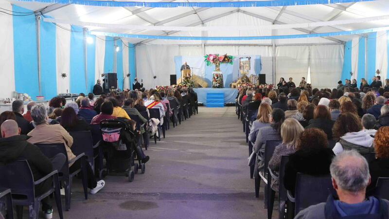 Benidorm celebrates the festival of Sant Antoni with the pilgrimage and offering to the saint in the Ermita de Sanz and the proclamation by Vicente Fuster