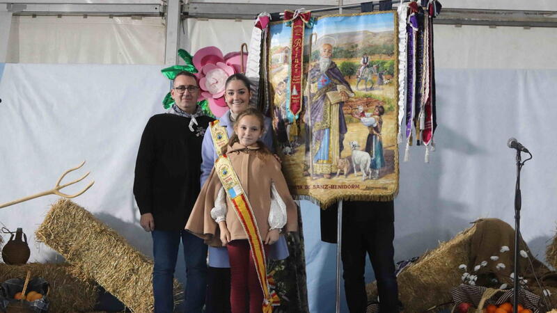 Benidorm celebrates the festival of Sant Antoni with the pilgrimage and offering to the saint in the Ermita de Sanz and the proclamation by Vicente Fuster