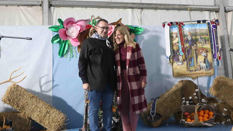 Benidorm celebrates the festival of Sant Antoni with the pilgrimage and offering to the saint in the Ermita de Sanz and the proclamation by Vicente Fuster