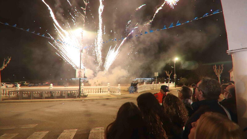 Benidorm celebrates the festival of Sant Antoni with the pilgrimage and offering to the saint in the Ermita de Sanz and the proclamation by Vicente Fuster