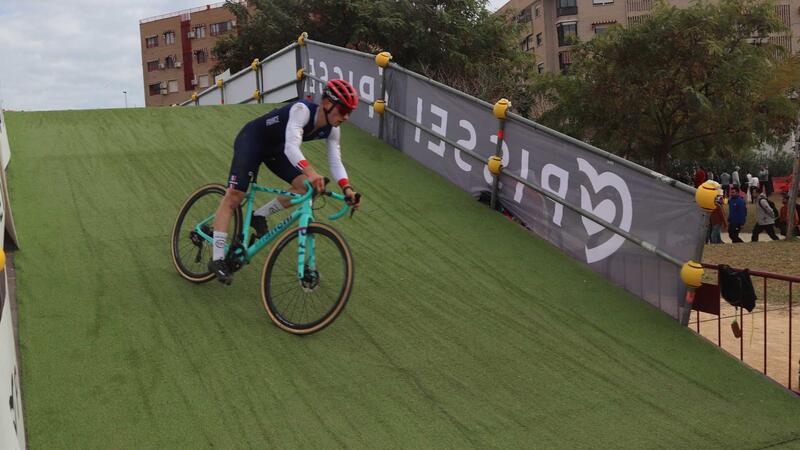 The Cyclocross World Cup achieves a new success and brings together more than 15,000 fans in Benidorm