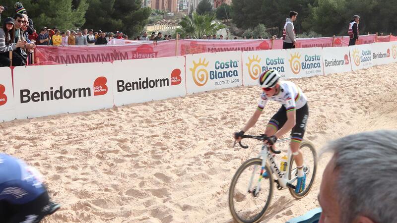 The Cyclocross World Cup achieves a new success and brings together more than 15,000 fans in Benidorm