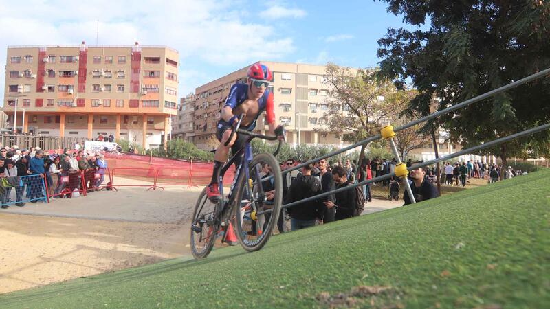 The Cyclocross World Cup achieves a new success and brings together more than 15,000 fans in Benidorm