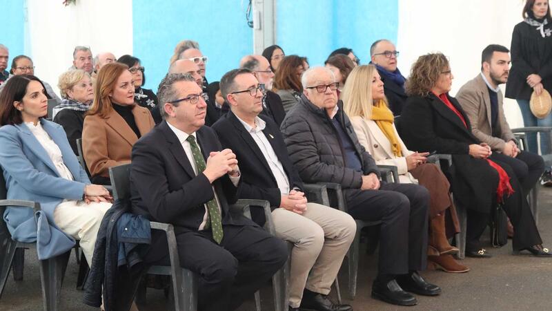 Cientos de vecinos acuden a la Ermita de Sanz para conmemorar la festividad de Sant Antoni