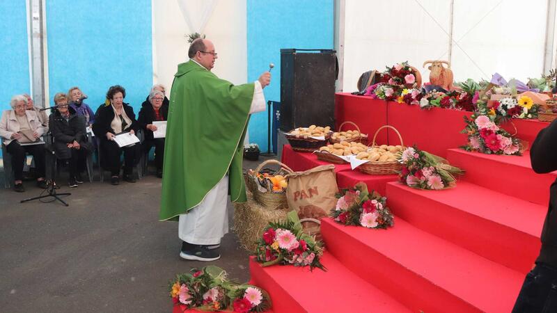 Cientos de vecinos acuden a la Ermita de Sanz para conmemorar la festividad de Sant Antoni