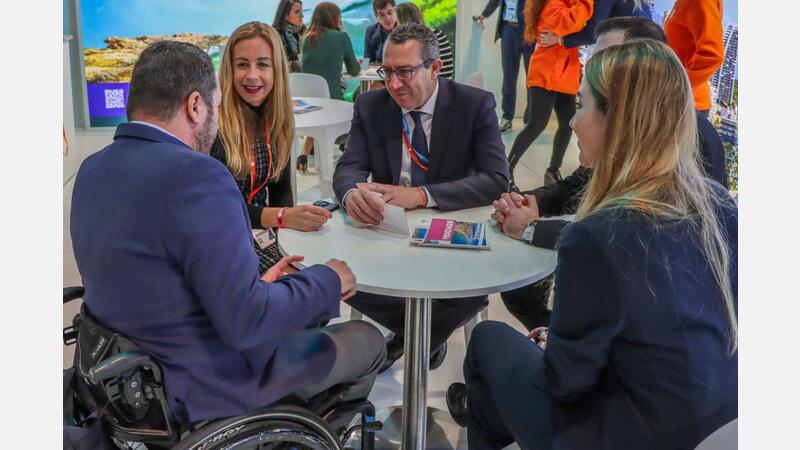 Benidorm presenta en Fitur un plan pionero para mejorar la accesibilidad del transporte turístico