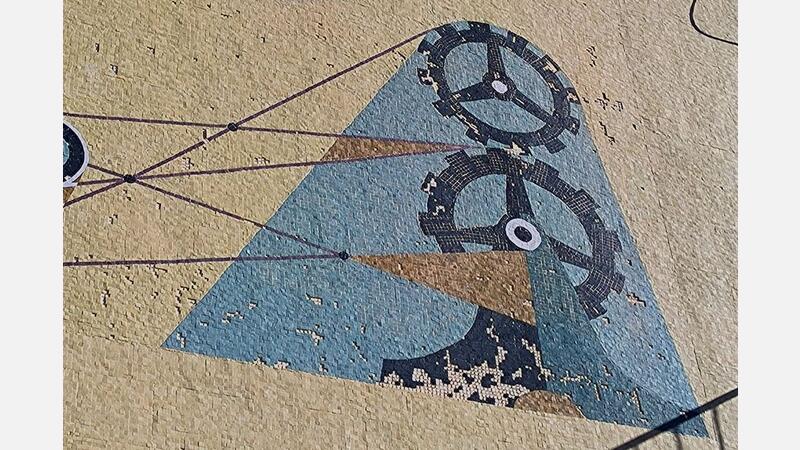 El PP consiente el agónico deterioro del mosaico del artista Manuel Baeza en Benidorm
