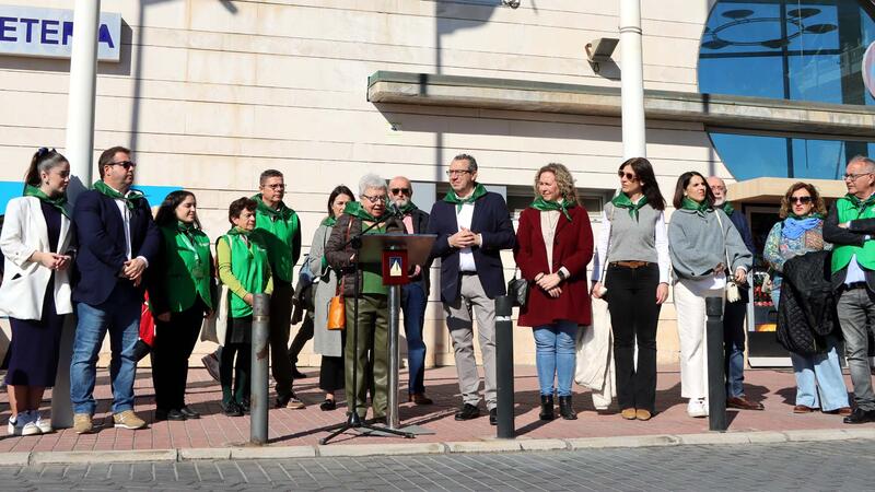 Afectados y familiares de pacientes con cáncer hacen un llamamiento en Benidorm a aliviar el impacto de la enfermedad en la vida laboral