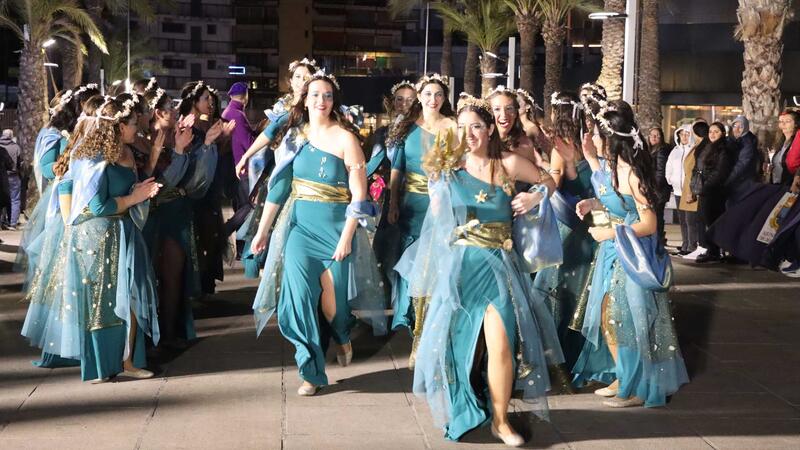 ‘Venecia en Benidorm’ se alza con el primer premio del desfile de Carnaval en el que lucieron 63 grupos y 10 participantes individuales