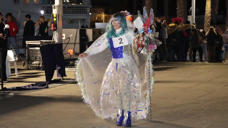 ‘Venecia en Benidorm’ se alza con el primer premio del desfile de Carnaval en el que lucieron 63 grupos y 10 participantes individuales