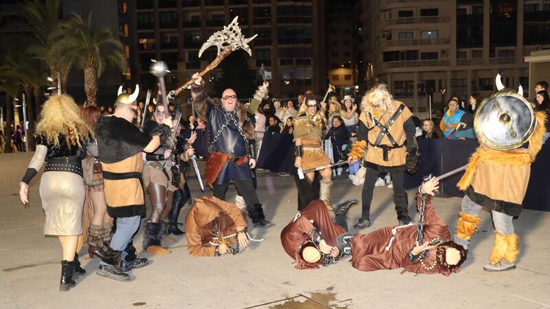 ‘Venecia en Benidorm’ se alza con el primer premio del desfile de Carnaval en el que lucieron 63 grupos y 10 participantes individuales
