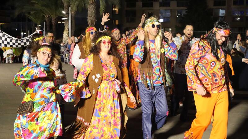 ‘Venecia en Benidorm’ se alza con el primer premio del desfile de Carnaval en el que lucieron 63 grupos y 10 participantes individuales