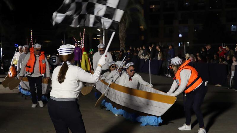 ‘Venecia en Benidorm’ se alza con el primer premio del desfile de Carnaval en el que lucieron 63 grupos y 10 participantes individuales