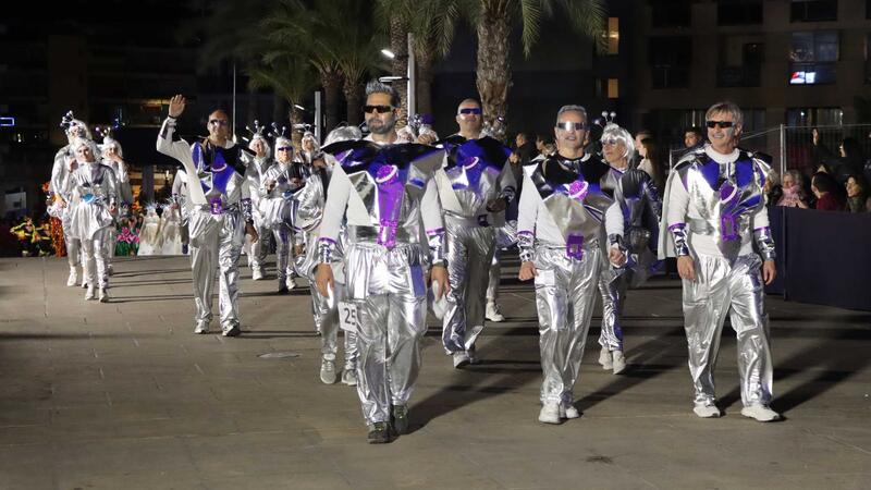 ‘Venecia en Benidorm’ se alza con el primer premio del desfile de Carnaval en el que lucieron 63 grupos y 10 participantes individuales
