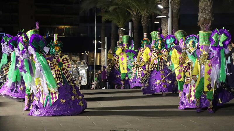 ‘Venecia en Benidorm’ se alza con el primer premio del desfile de Carnaval en el que lucieron 63 grupos y 10 participantes individuales